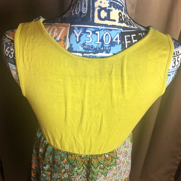 Moa Moa Beaded And Crochet Tank Top With Peacock Pattern Bottom - Picture 7 of 9